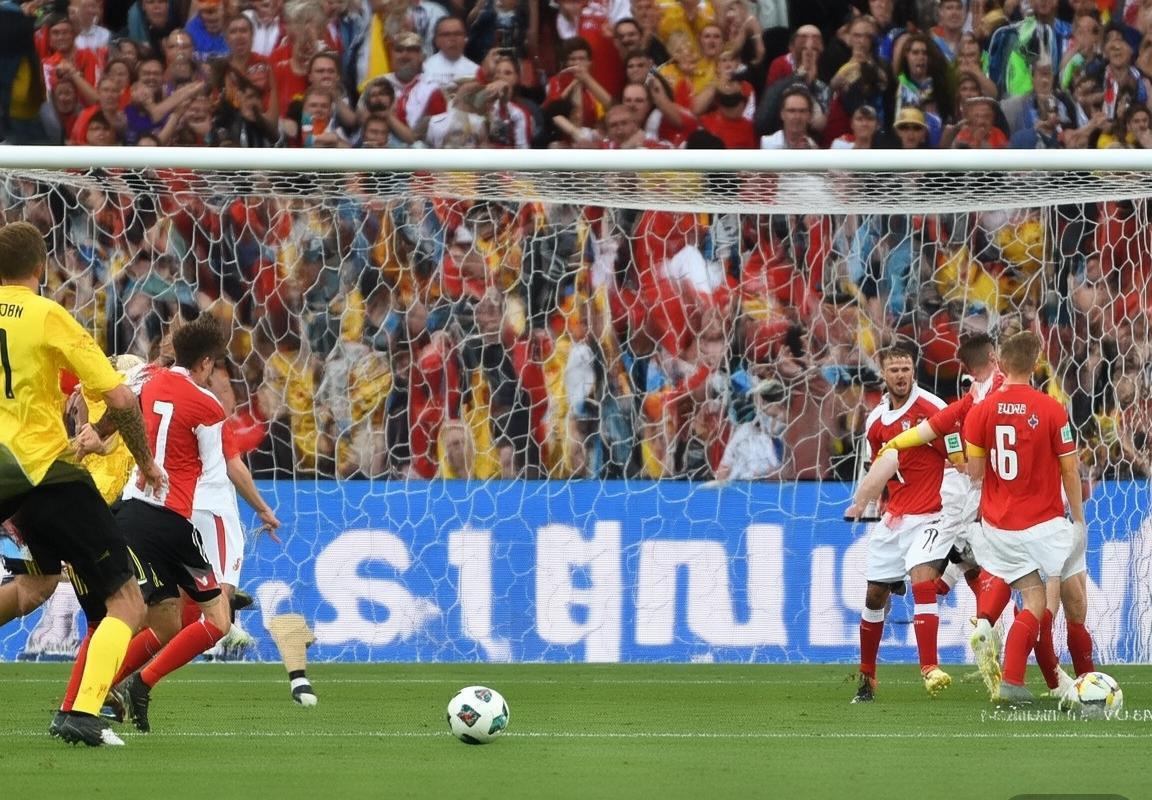 2018世界杯德瑞对决：战术解析与经典瞬间回顾